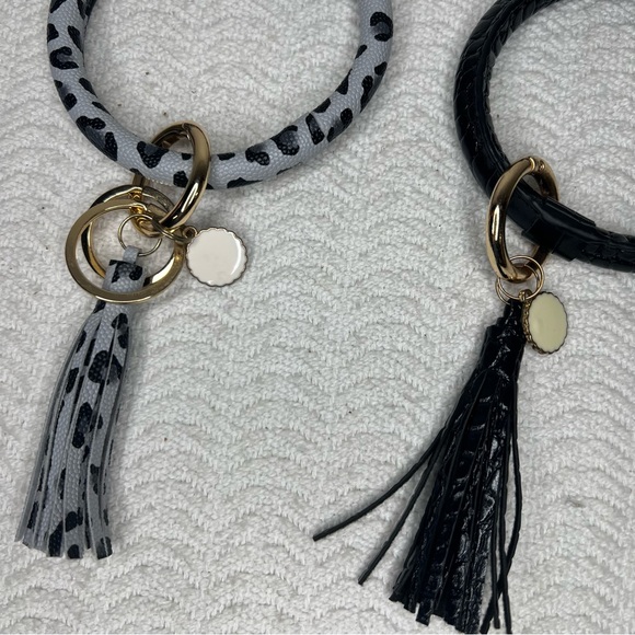 2 car key ring wristlets with gold charms - Picture 2 of 3